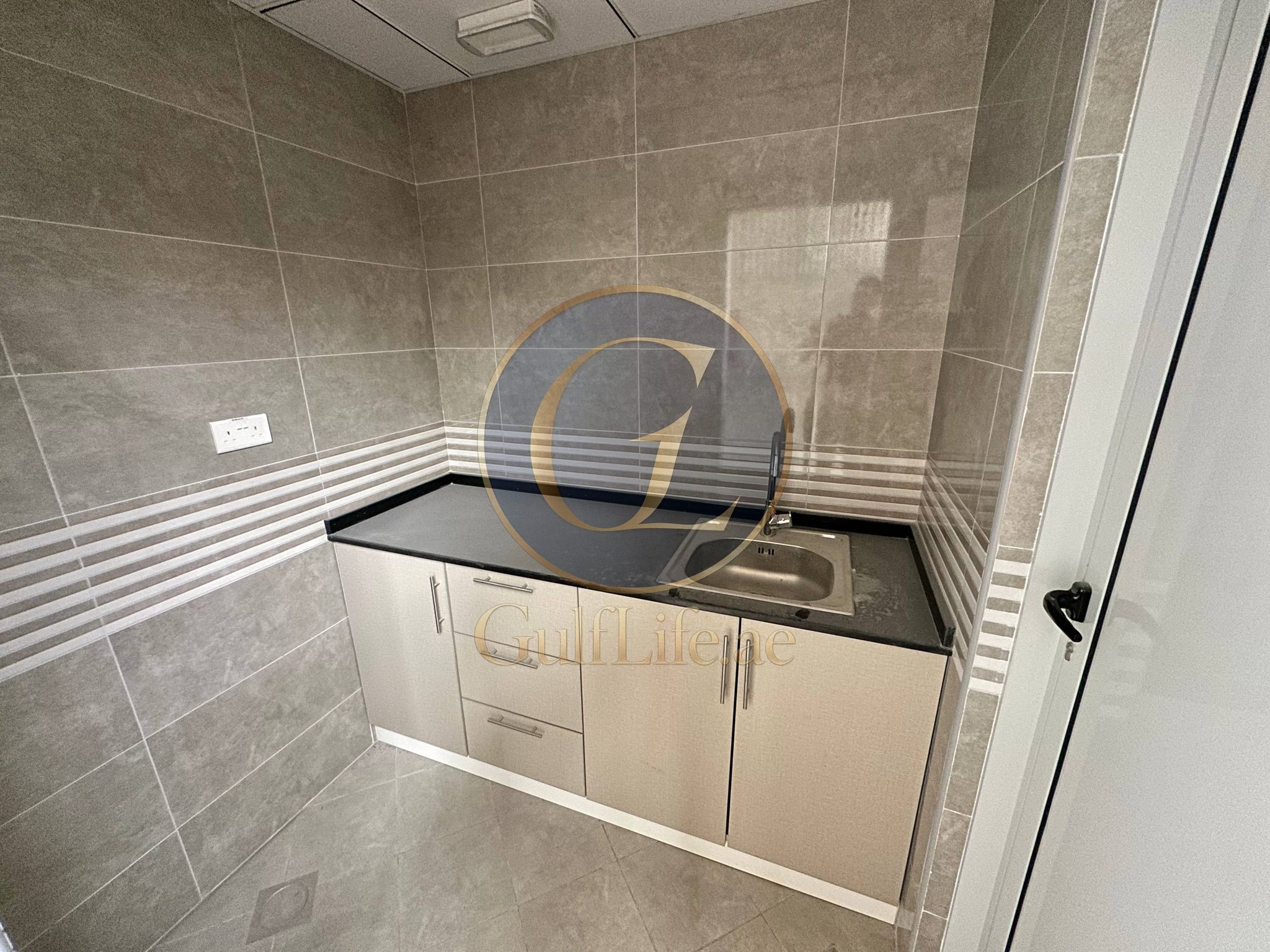 Cold Storage for Rent in Ras Al Khor | 3,391 sqft - photo 11